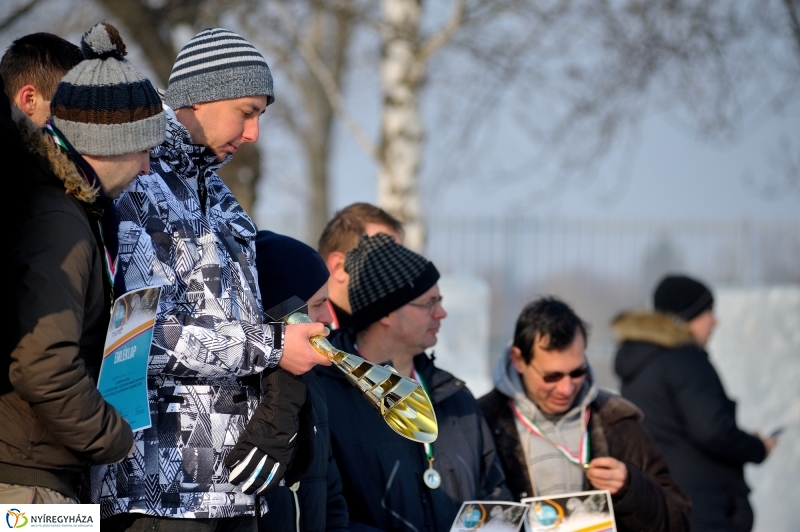 Szobrászok a Tófürdőn - fotó Szarka Lajos