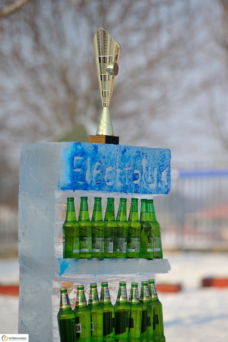 Szobrászok a Tófürdőn - fotó Szarka Lajos