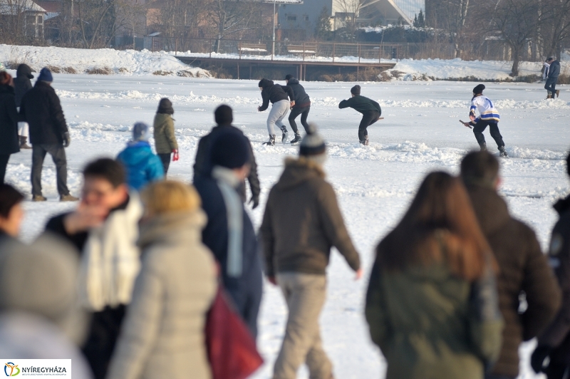 Korcsolyák  a Tófürdőn - fotó Szarka Lajos
