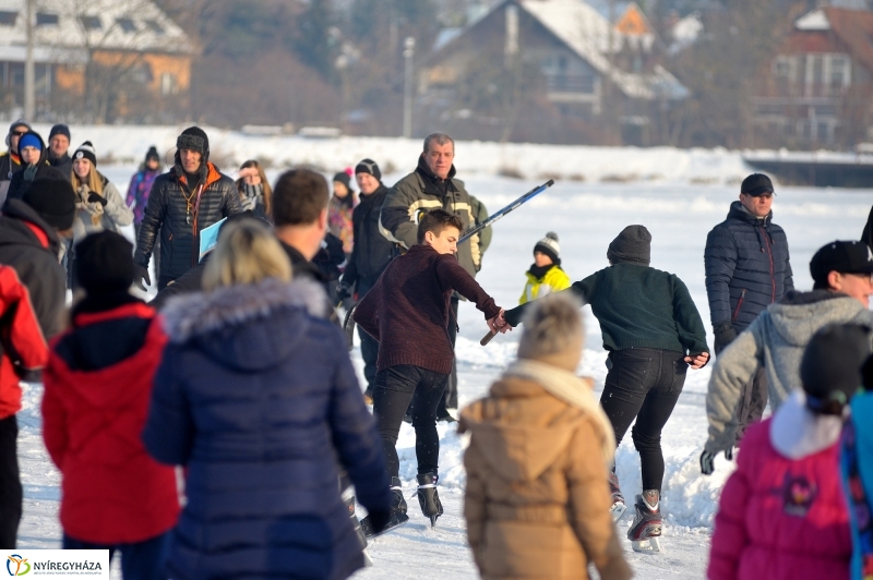 Korcsolyák  a Tófürdőn - fotó Szarka Lajos