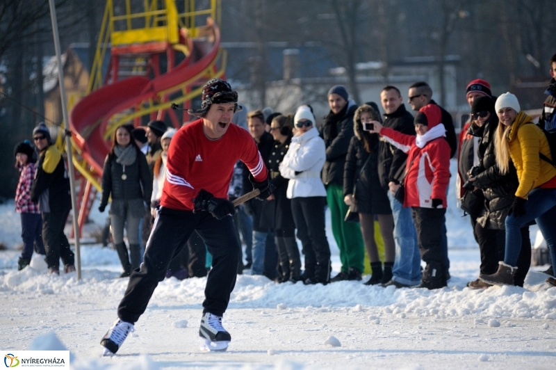 Korcsolyák  a Tófürdőn - fotó Szarka Lajos