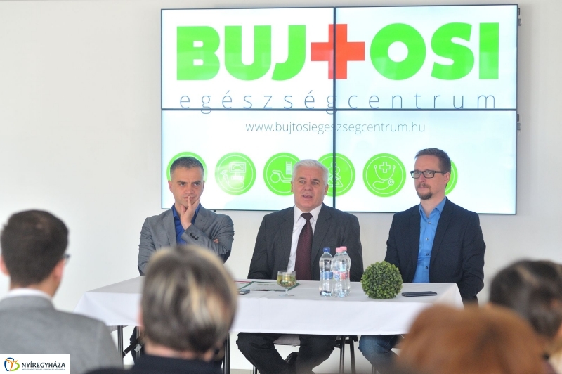 Bujtosi Egészségcentrum átadása - fotó Szarka Lajos