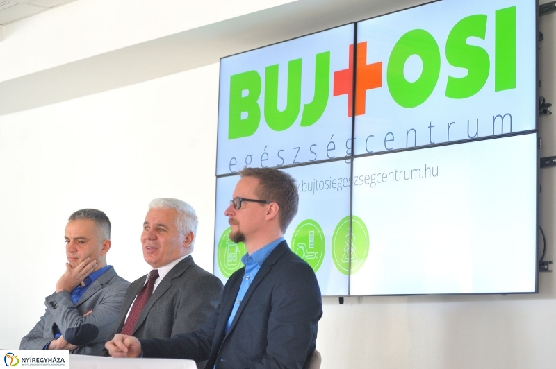 Bujtosi Egészségcentrum átadása - fotó Szarka Lajos