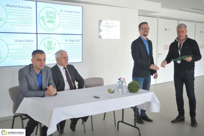 Bujtosi Egészségcentrum átadása - fotó Szarka Lajos