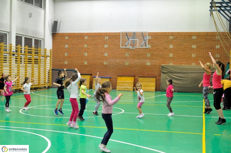 MOZDULJ NYÍREGYHÁZA 2017 gyerekzumba - fotó Szarka Lajos