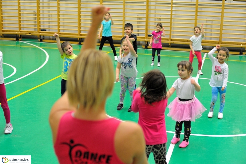 MOZDULJ NYÍREGYHÁZA 2017 gyerekzumba - fotó Szarka Lajos