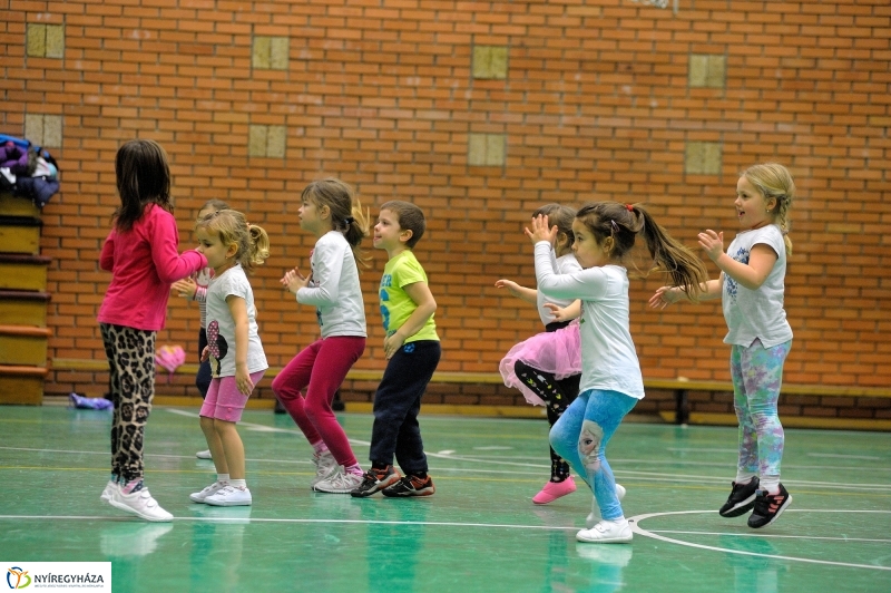 MOZDULJ NYÍREGYHÁZA 2017 gyerekzumba - fotó Szarka Lajos