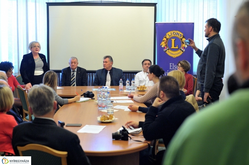 Lions adomány a kórháznak - fotó Szarka Lajos