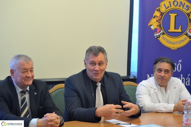 Lions adomány a kórháznak - fotó Szarka Lajos