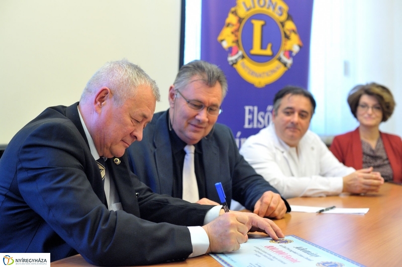 Lions adomány a kórháznak - fotó Szarka Lajos