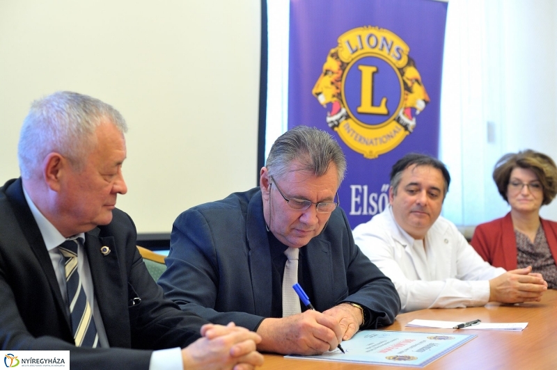 Lions adomány a kórháznak - fotó Szarka Lajos