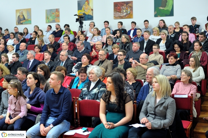 Hangverseny a művészetiben - fotó Szarka Lajos