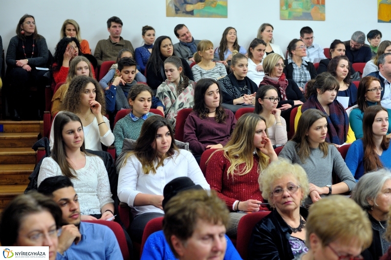 Hangverseny a művészetiben - fotó Szarka Lajos