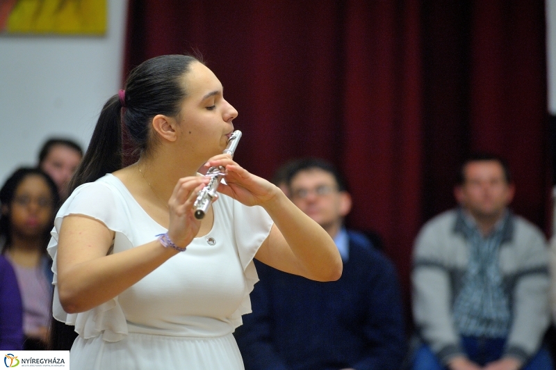 Hangverseny a művészetiben - fotó Szarka Lajos