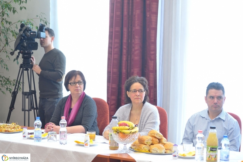 Sajtótájékoztató az Egészségügyi Főiskolán - fotó Szarka Lajos