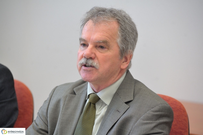 Sajtótájékoztató az Egészségügyi Főiskolán - fotó Szarka Lajos