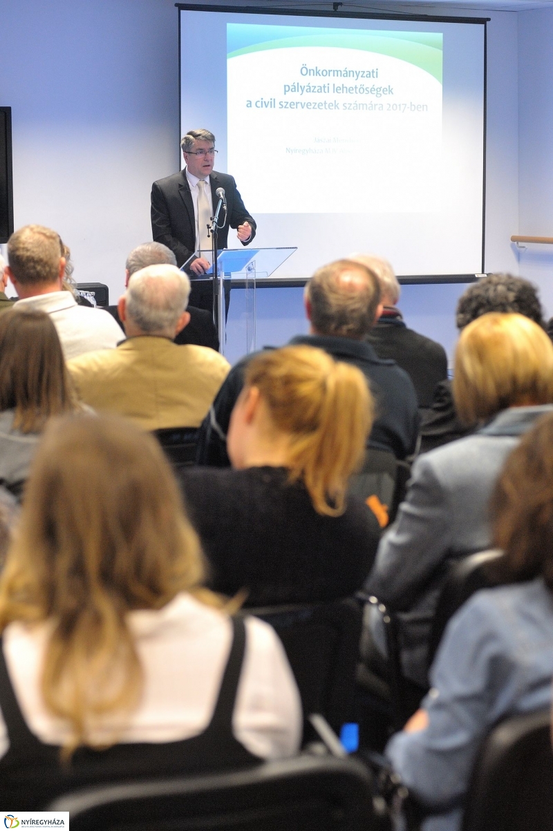 Civil fórum a VMKK-ban - fotó Szarka Lajos