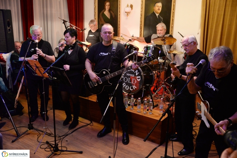 Old Rock és Kaland Old Rock a Bencs Villában