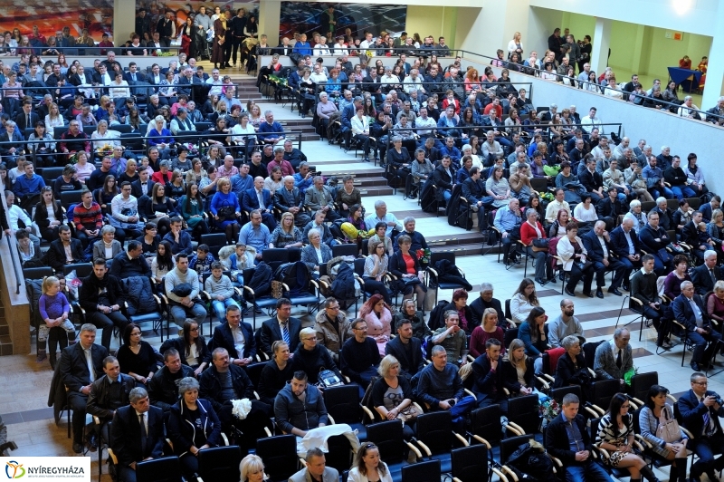 Oklevélátadó Ünnepség az egyetemen - fotó Szarka Lajos