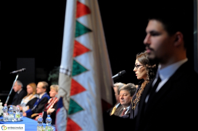 Oklevélátadó Ünnepség az egyetemen - fotó Szarka Lajos