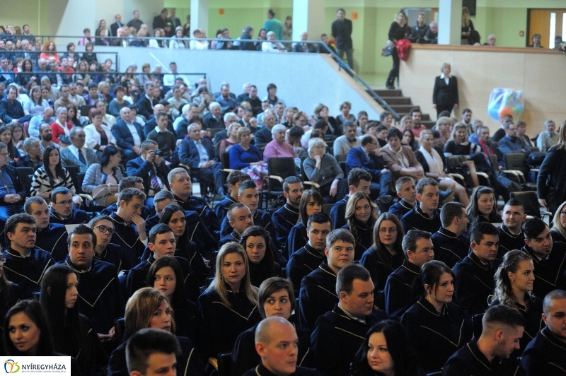 Oklevélátadó Ünnepség az egyetemen - fotó Szarka Lajos
