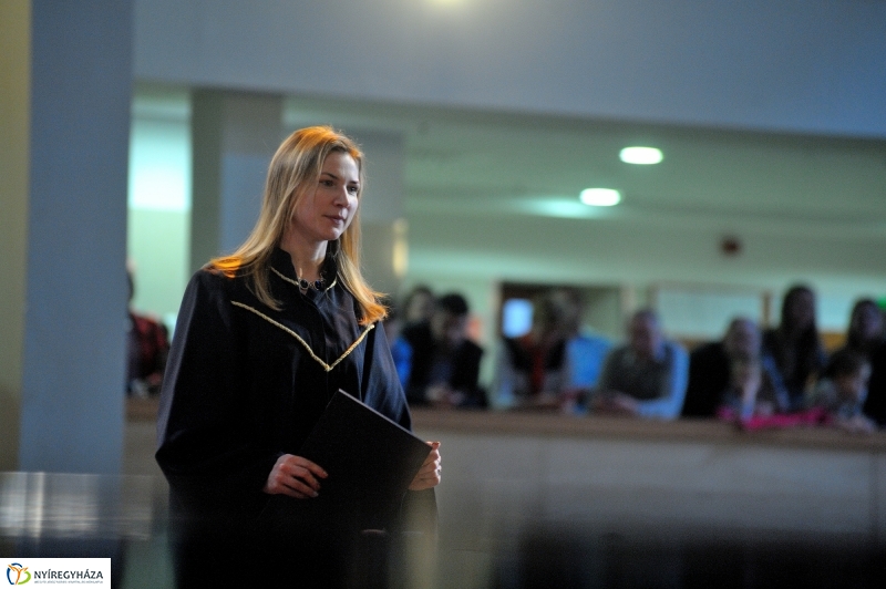 Oklevélátadó Ünnepség az egyetemen - fotó Szarka Lajos