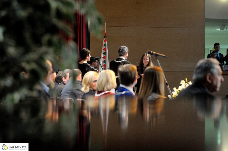 Oklevélátadó Ünnepség az egyetemen - fotó Szarka Lajos