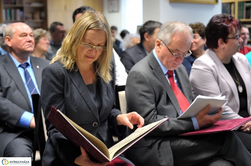 Címeres pecsétek a Levéltárban - fotó Szarka Lajos