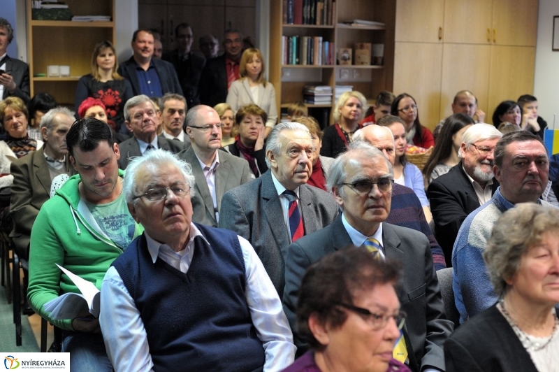 Címeres pecsétek a Levéltárban - fotó Szarka Lajos