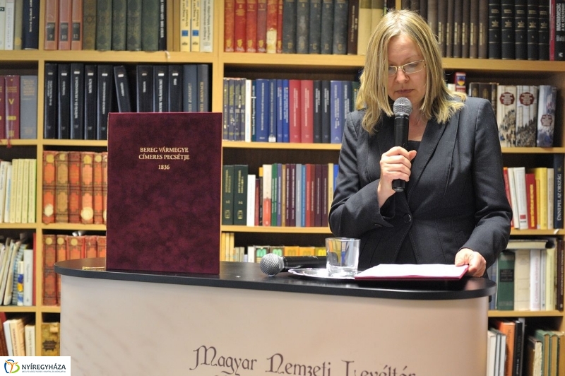 Címeres pecsétek a Levéltárban - fotó Szarka Lajos