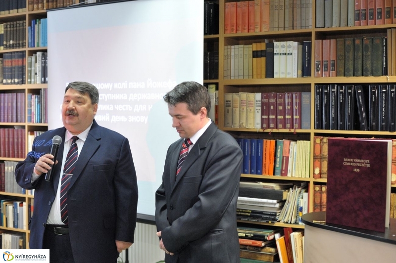 Címeres pecsétek a Levéltárban - fotó Szarka Lajos