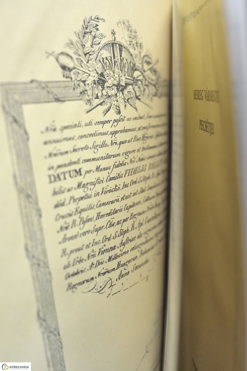 Címeres pecsétek a Levéltárban - fotó Szarka Lajos