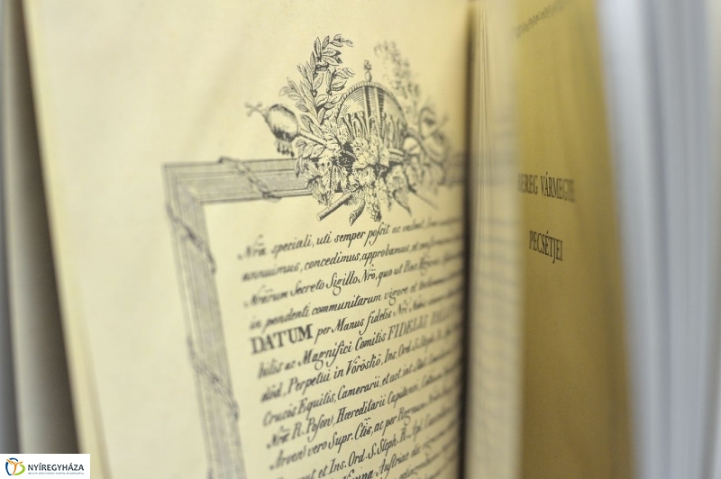 Címeres pecsétek a Levéltárban - fotó Szarka Lajos