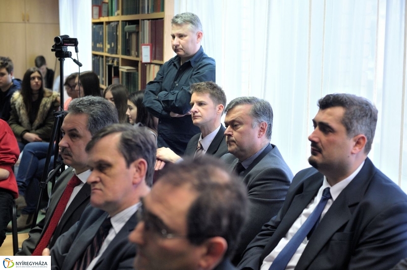 Címeres pecsétek a Levéltárban - fotó Szarka Lajos