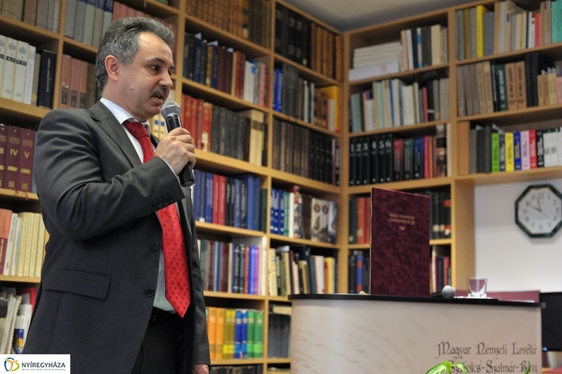 Címeres pecsétek a Levéltárban - fotó Szarka Lajos