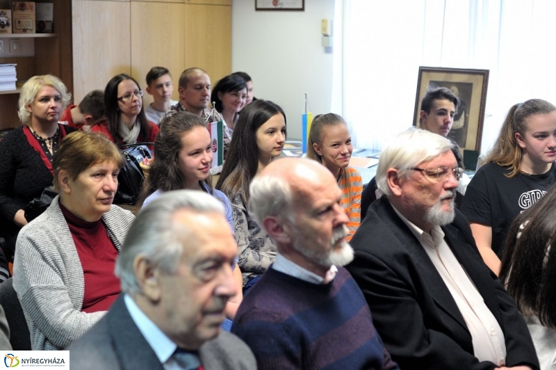 Címeres pecsétek a Levéltárban - fotó Szarka Lajos