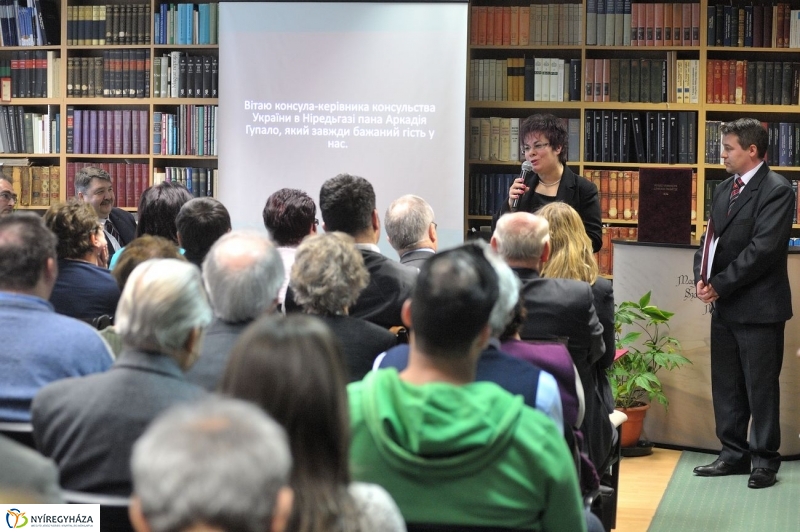 Címeres pecsétek a Levéltárban - fotó Szarka Lajos