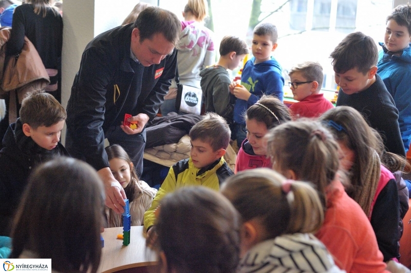 Egyetemi szintű LEGO - fotó Szarka Lajos