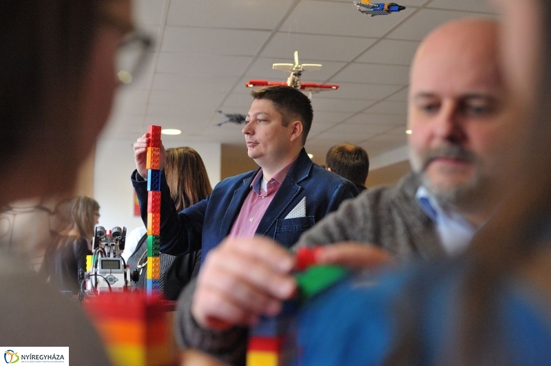 Egyetemi szintű LEGO - fotó Szarka Lajos