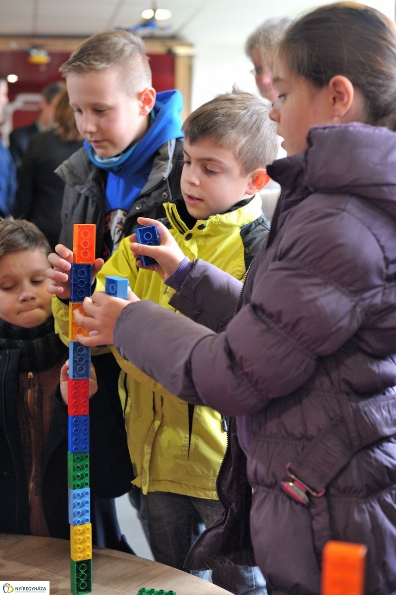 Egyetemi szintű LEGO - fotó Szarka Lajos
