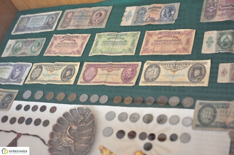 Retro kiállítás a könyvtárban - fotó Szarka Lajos