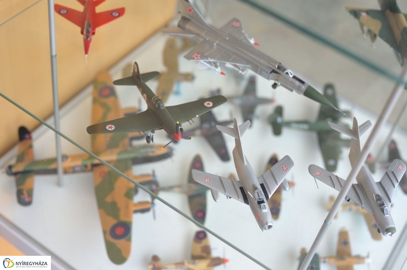 Retro kiállítás a könyvtárban - fotó Szarka Lajos