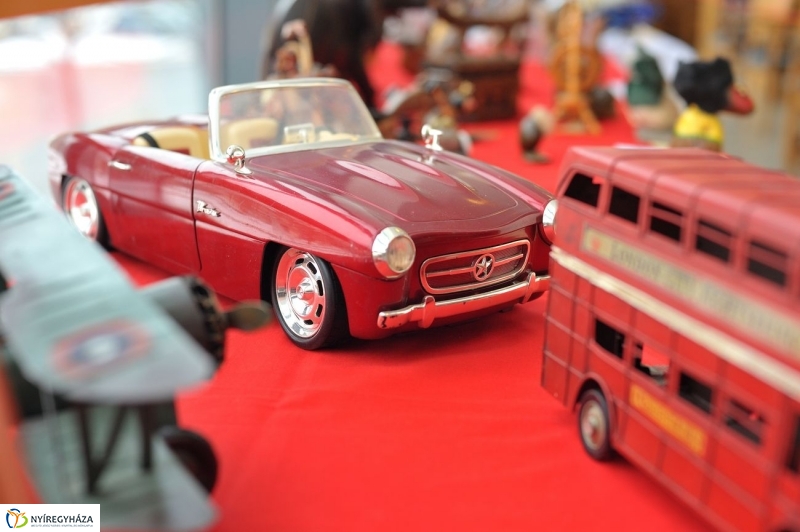 Retro kiállítás a könyvtárban - fotó Szarka Lajos