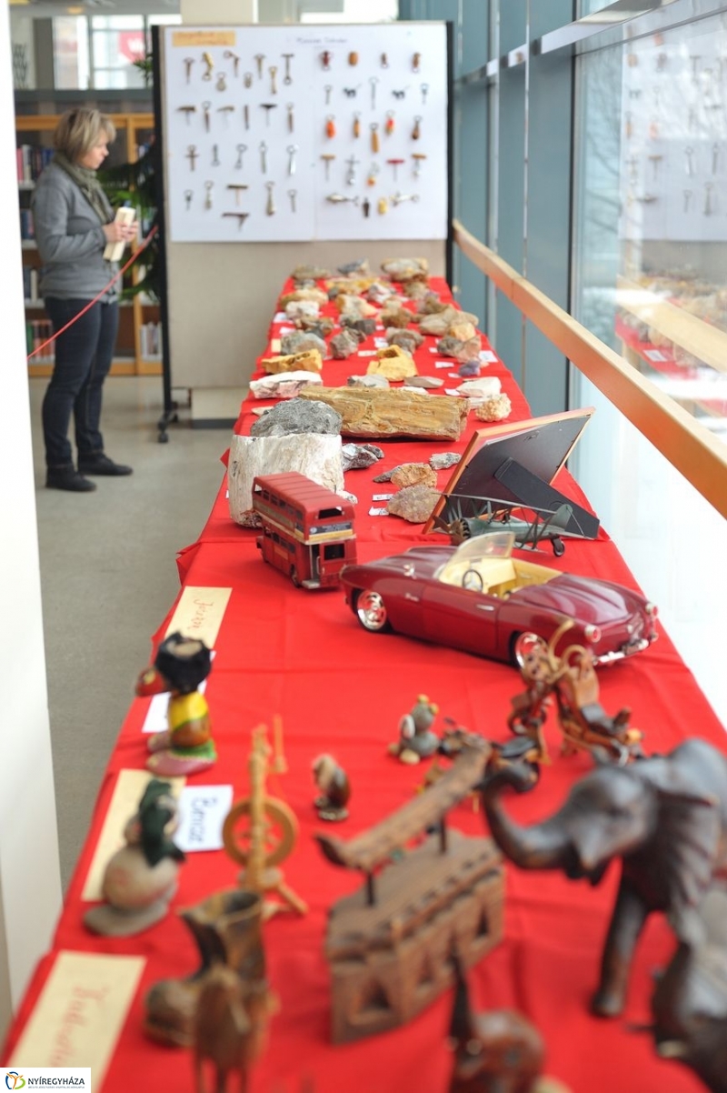 Retro kiállítás a könyvtárban - fotó Szarka Lajos