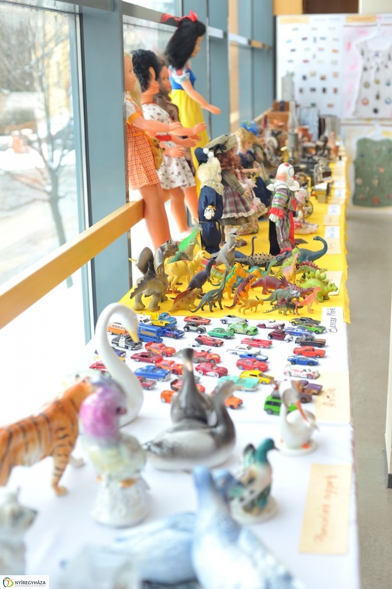 Retro kiállítás a könyvtárban - fotó Szarka Lajos