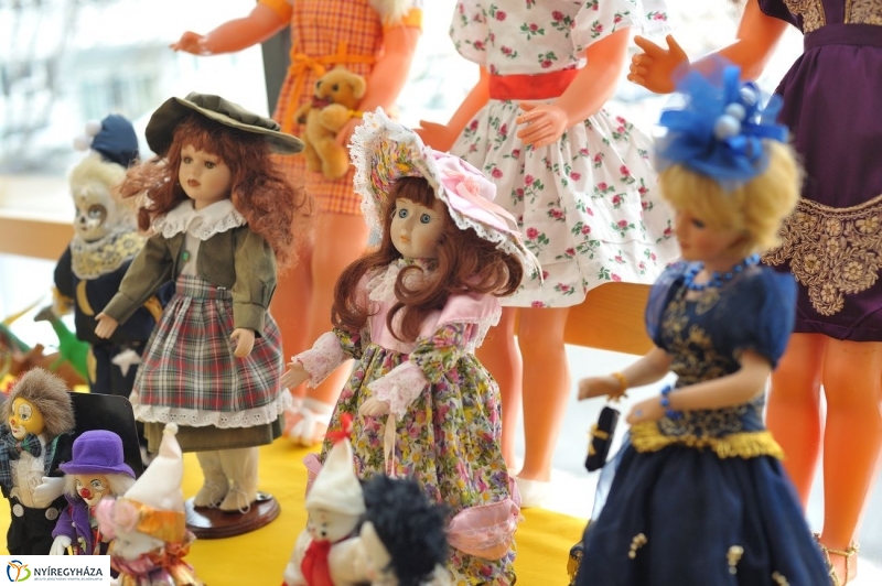 Retro kiállítás a könyvtárban - fotó Szarka Lajos