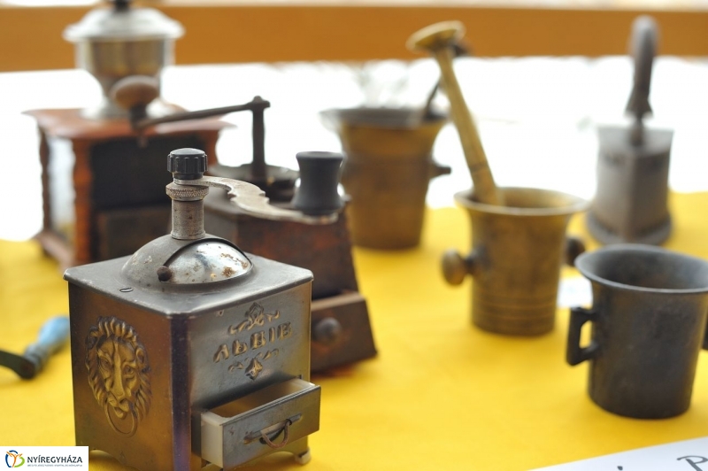 Retro kiállítás a könyvtárban - fotó Szarka Lajos