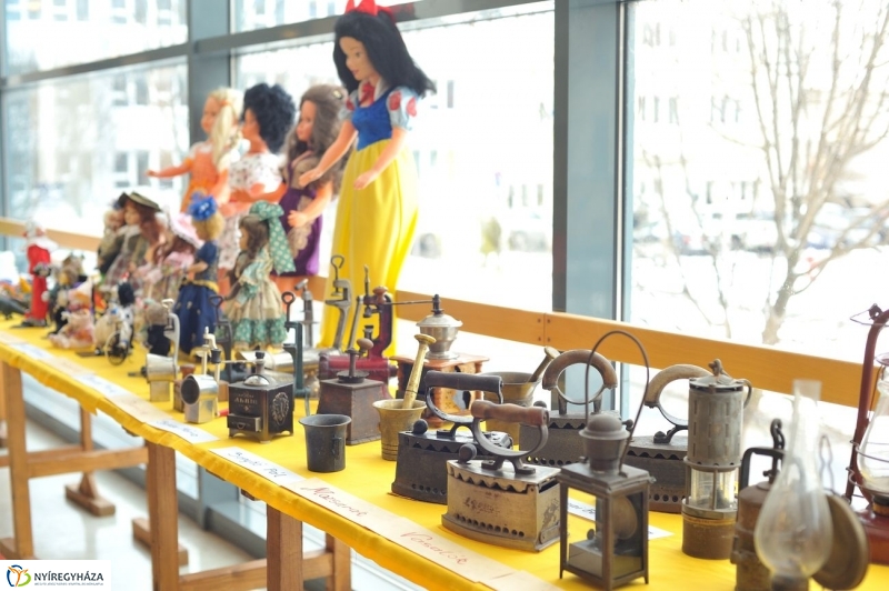 Retro kiállítás a könyvtárban - fotó Szarka Lajos