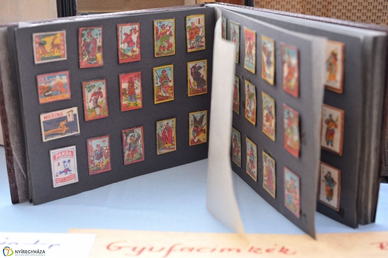 Retro kiállítás a könyvtárban - fotó Szarka Lajos