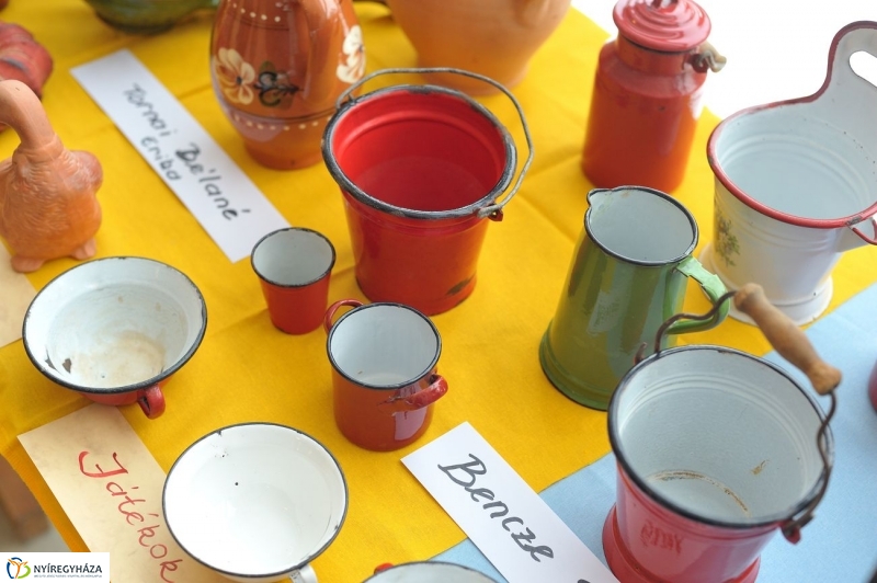 Retro kiállítás a könyvtárban - fotó Szarka Lajos